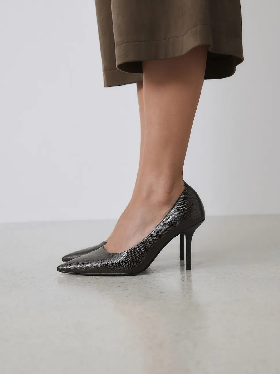 Chocoladebruin - Forever Comfort® Point Toe Court Heels