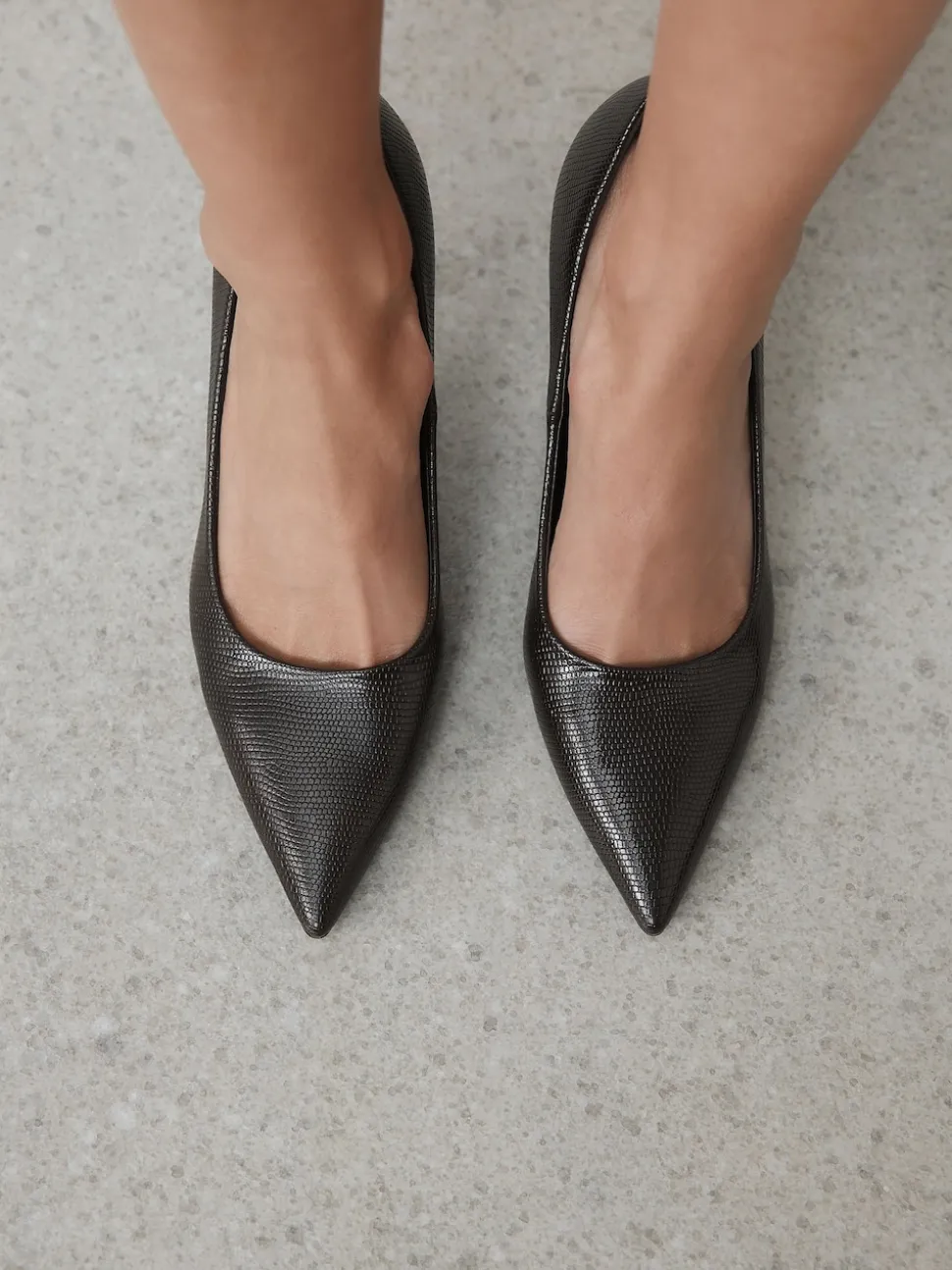 Chocoladebruin - Forever Comfort® Point Toe Court Heels