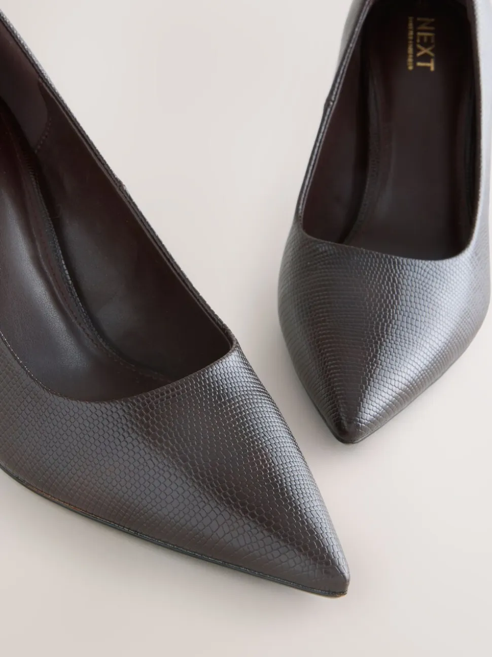 Chocoladebruin - Forever Comfort® Point Toe Court Heels