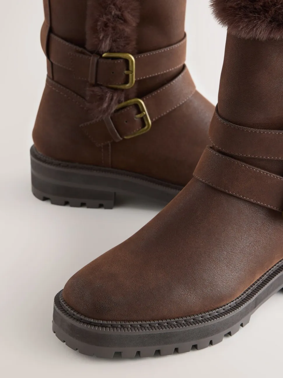 Chocoladebruin - Forever Comfort® enkellaarzen met dubbele gesp en voering van imitatiebont