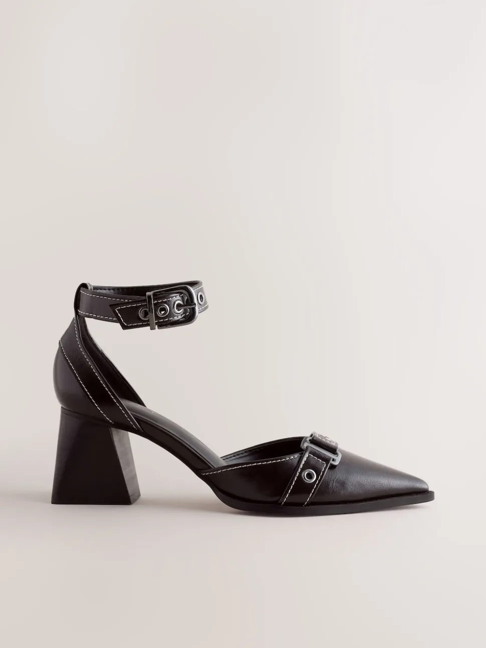 Chocoladebruin - Forever Comfort® Point Toe Buckle Block Heels