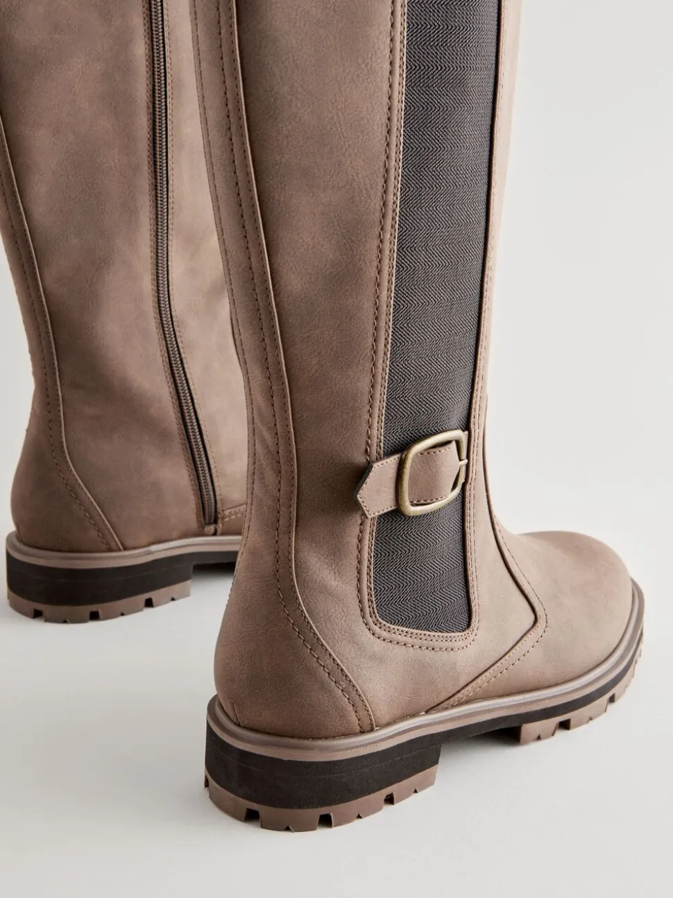 Chocoladebruin - Kniehoge Chelsea Boots met gesp