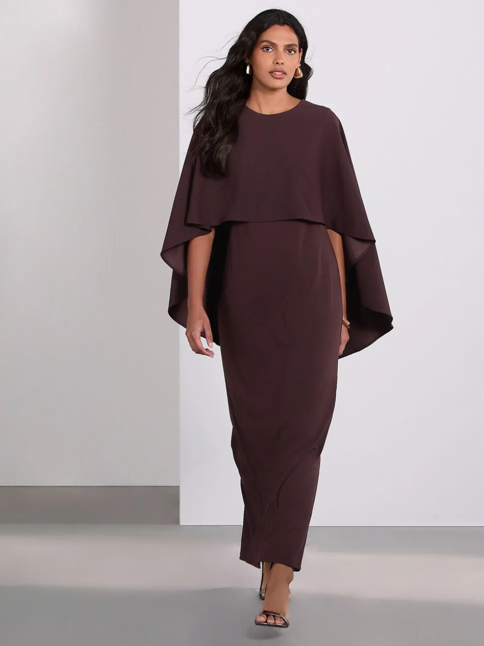 Chocoladebruin - Lange jurk met cape