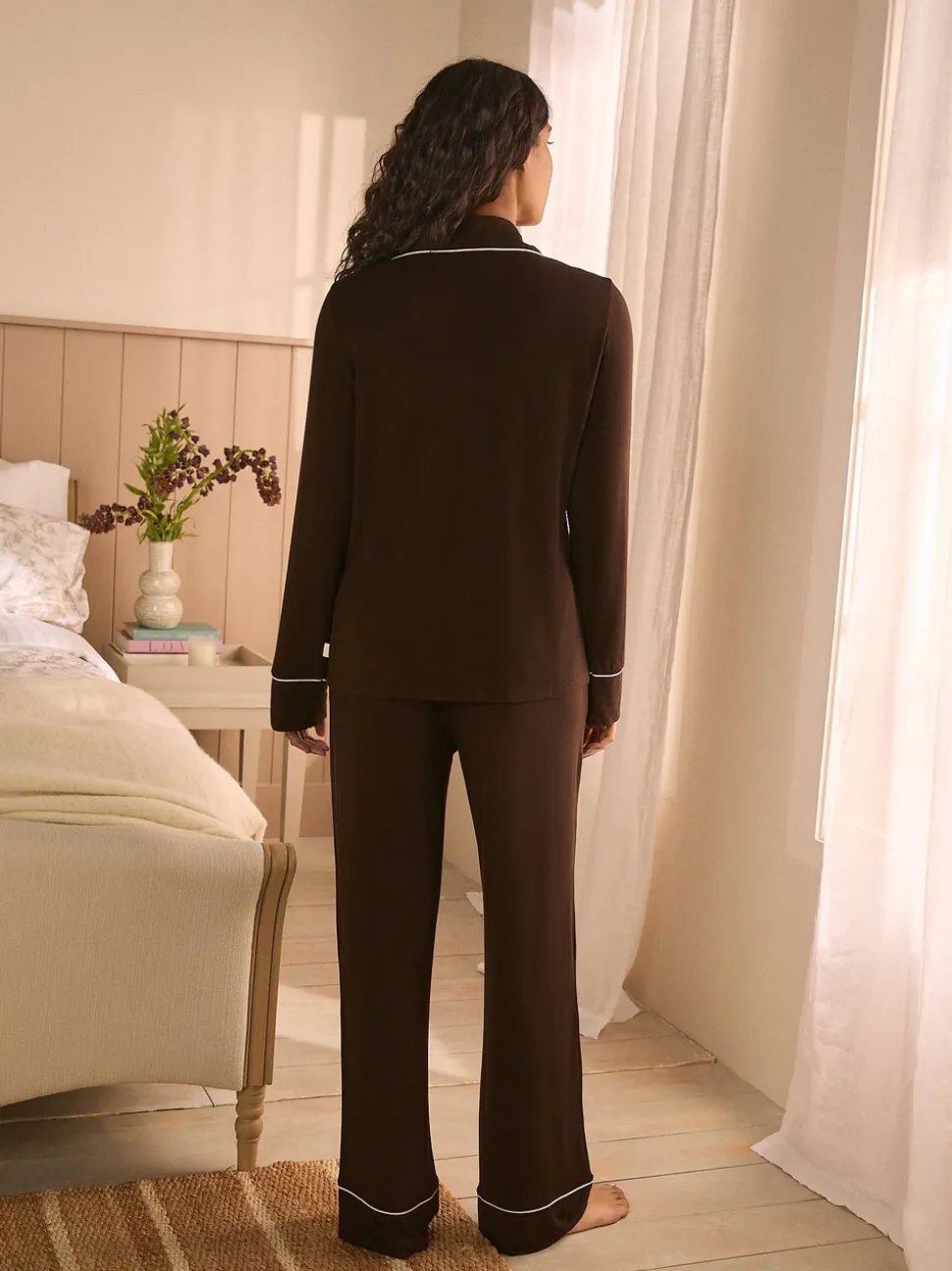 Chocoladebruin - Laura Ashley modale pyjama met knopen