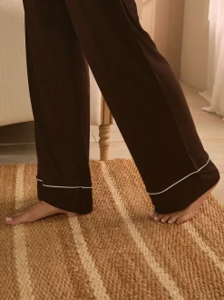 Chocoladebruin - Laura Ashley modale pyjama met knopen