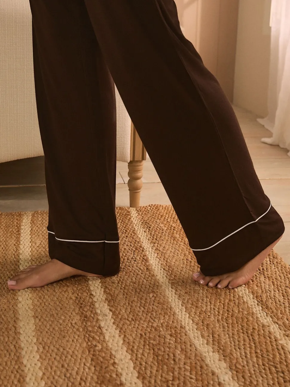 Chocoladebruin - Laura Ashley modale pyjama met knopen