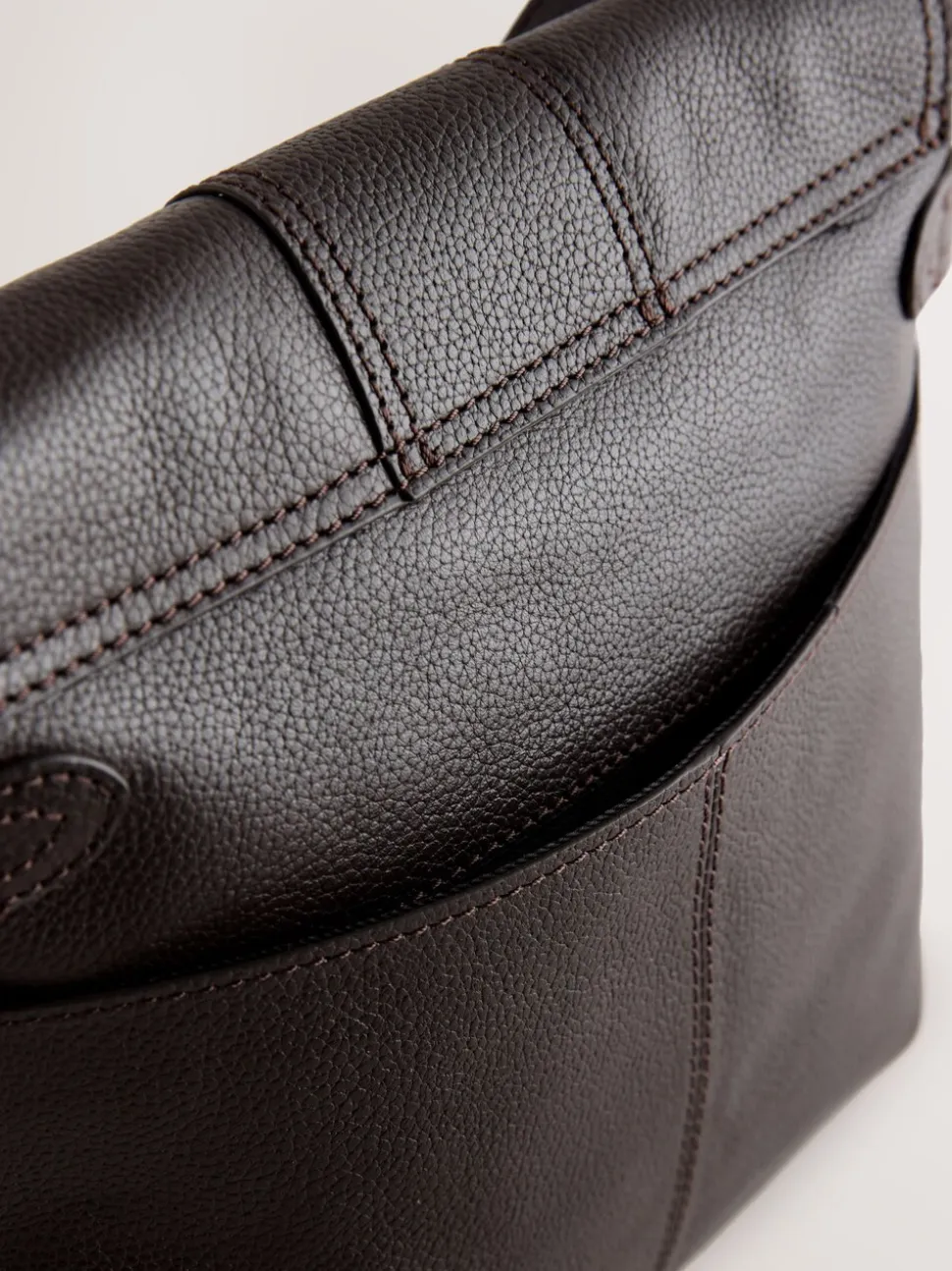 Chocoladebruin - Leren messenger-tas met vak