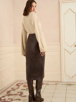 Chocoladebruin - Love & Roses midirok van imitatieleer met split