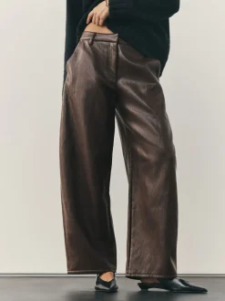 Chocoladebruin - Nothing Ordinary Faux Leather Barrel Leg Trousers