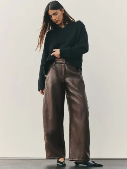 Chocoladebruin - Nothing Ordinary Faux Leather Barrel Leg Trousers