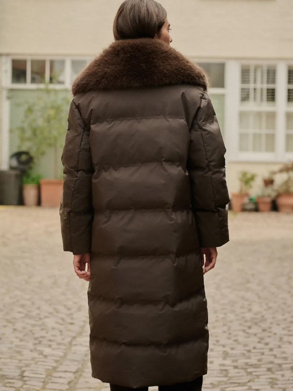 Chocoladebruin - Premium Longline Padded Coat with Faux Fur Collar