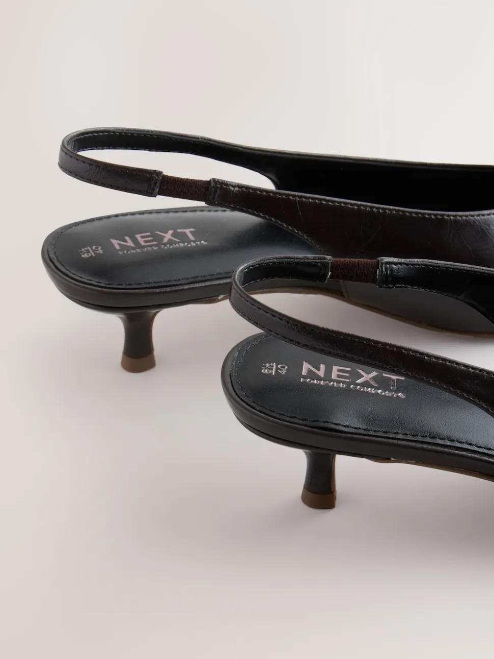 Chocoladebruin - Punt Toe Lage Slingback Naaldhak Schoenen