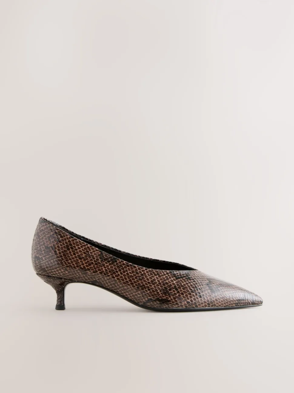 Chocoladebruin - Puntige lage naaldhakken schoenen