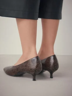 Chocoladebruin - Puntige lage naaldhakken schoenen