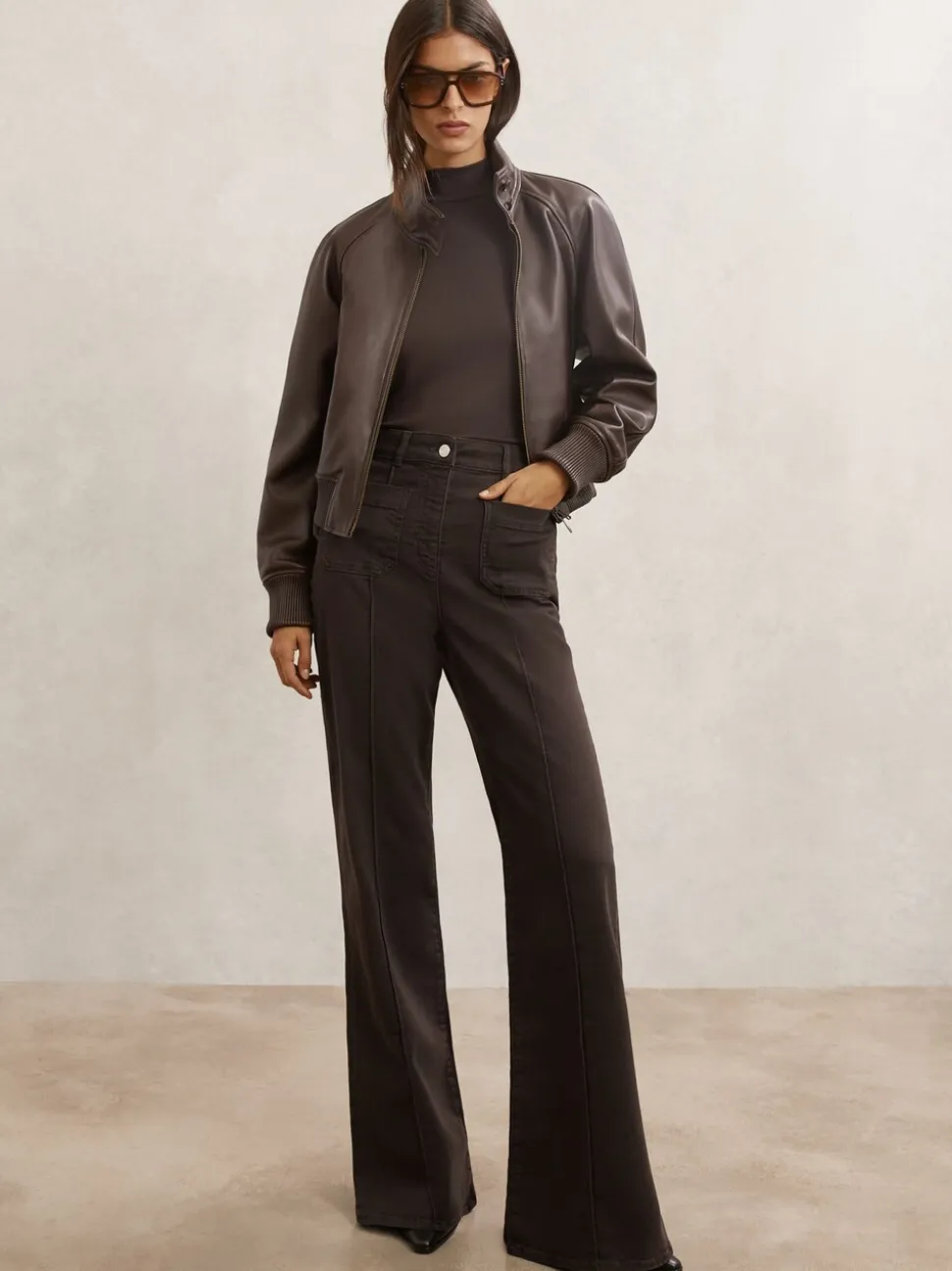 Chocoladebruin - Reiss Sakura flared jeans met opgestikte zakken