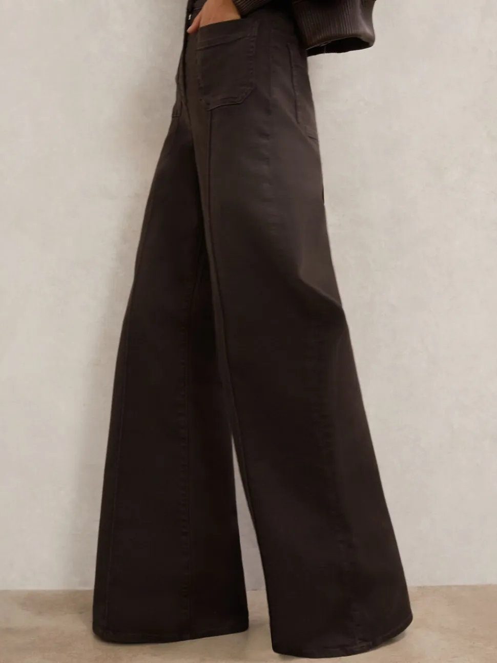 Chocoladebruin - Reiss Sakura flared jeans met opgestikte zakken