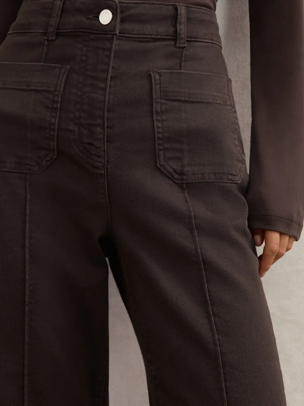 Chocoladebruin - Reiss Sakura flared jeans met opgestikte zakken