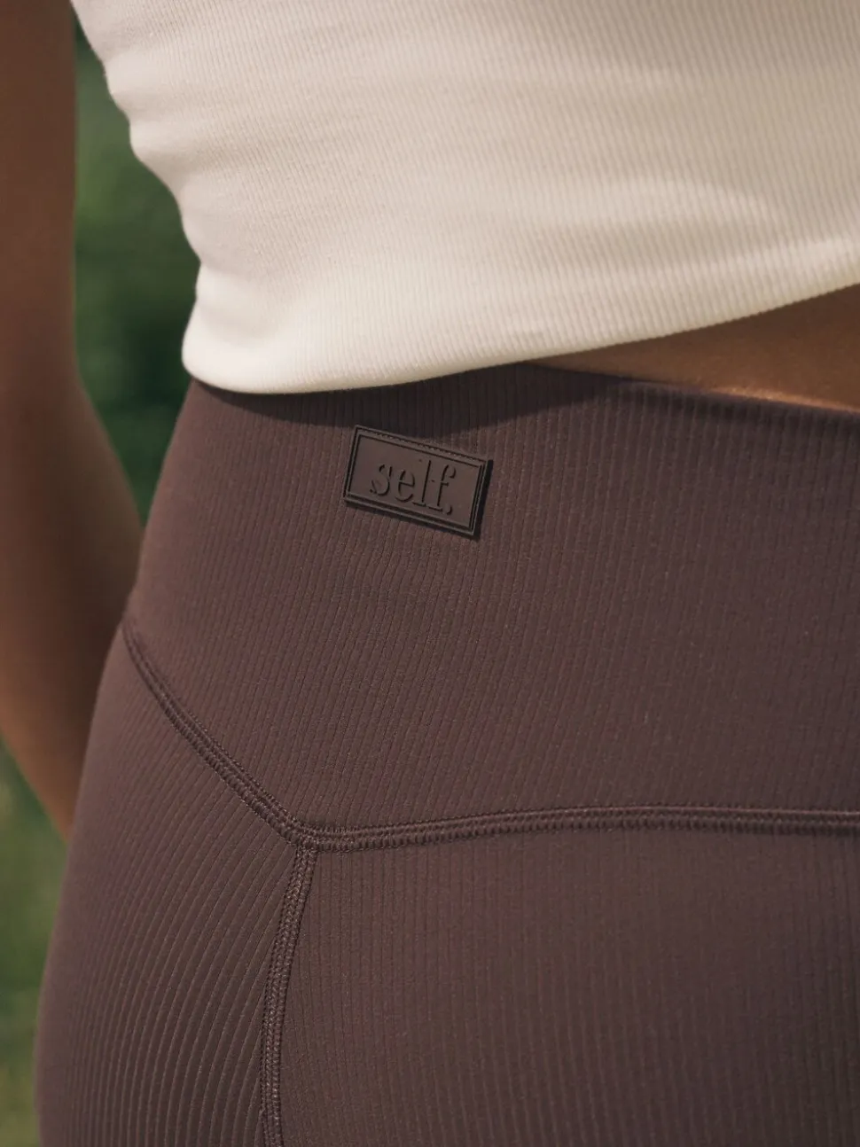 Chocoladebruin - self. Geribde wijde legging