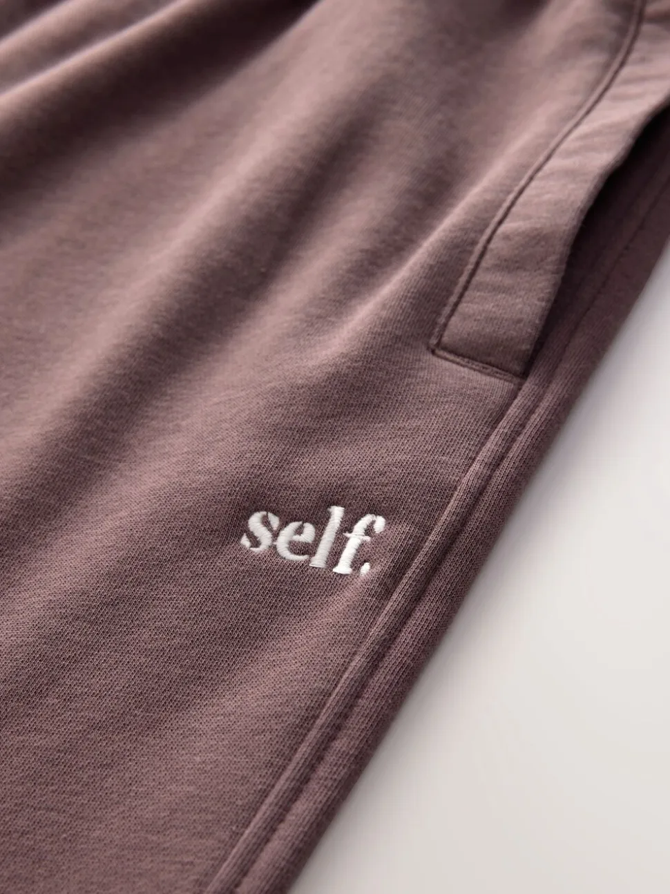 Chocoladebruin - self. joggingbroek met wijde pijpen
