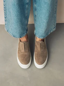 Chocoladebruin - Signature leren sneakers met dikke plateauzolen en sleehak