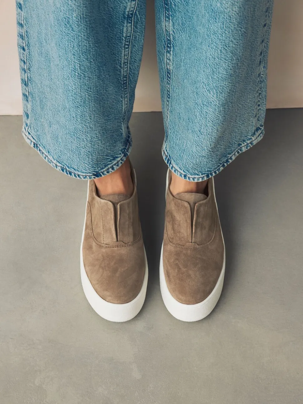Chocoladebruin - Signature leren sneakers met dikke plateauzolen en sleehak