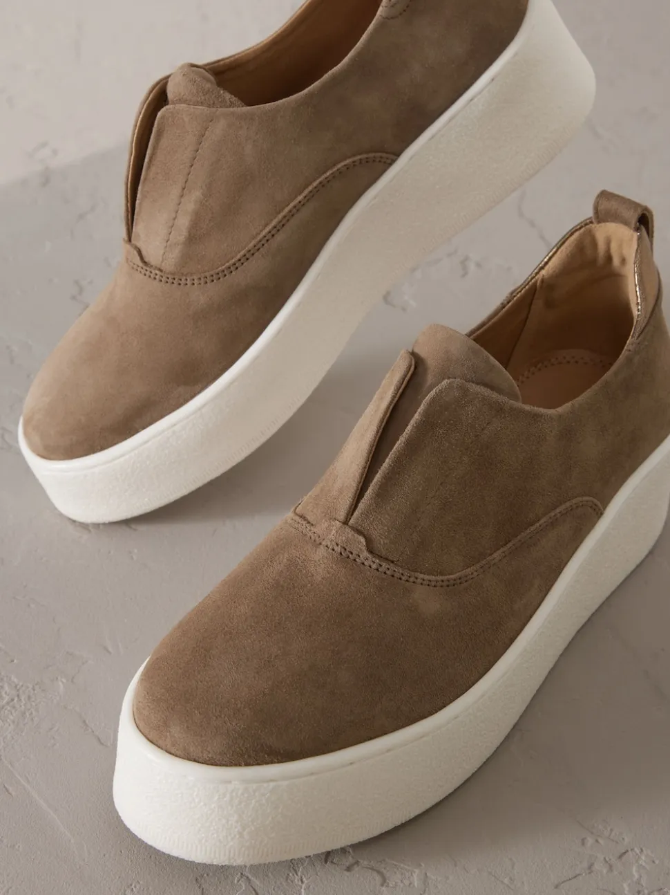Chocoladebruin - Signature leren sneakers met dikke plateauzolen en sleehak