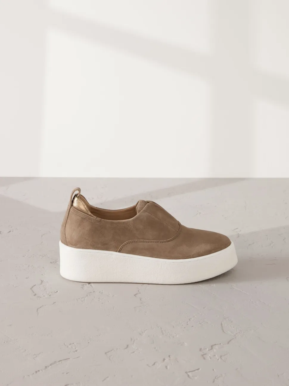 Chocoladebruin - Signature leren sneakers met dikke plateauzolen en sleehak