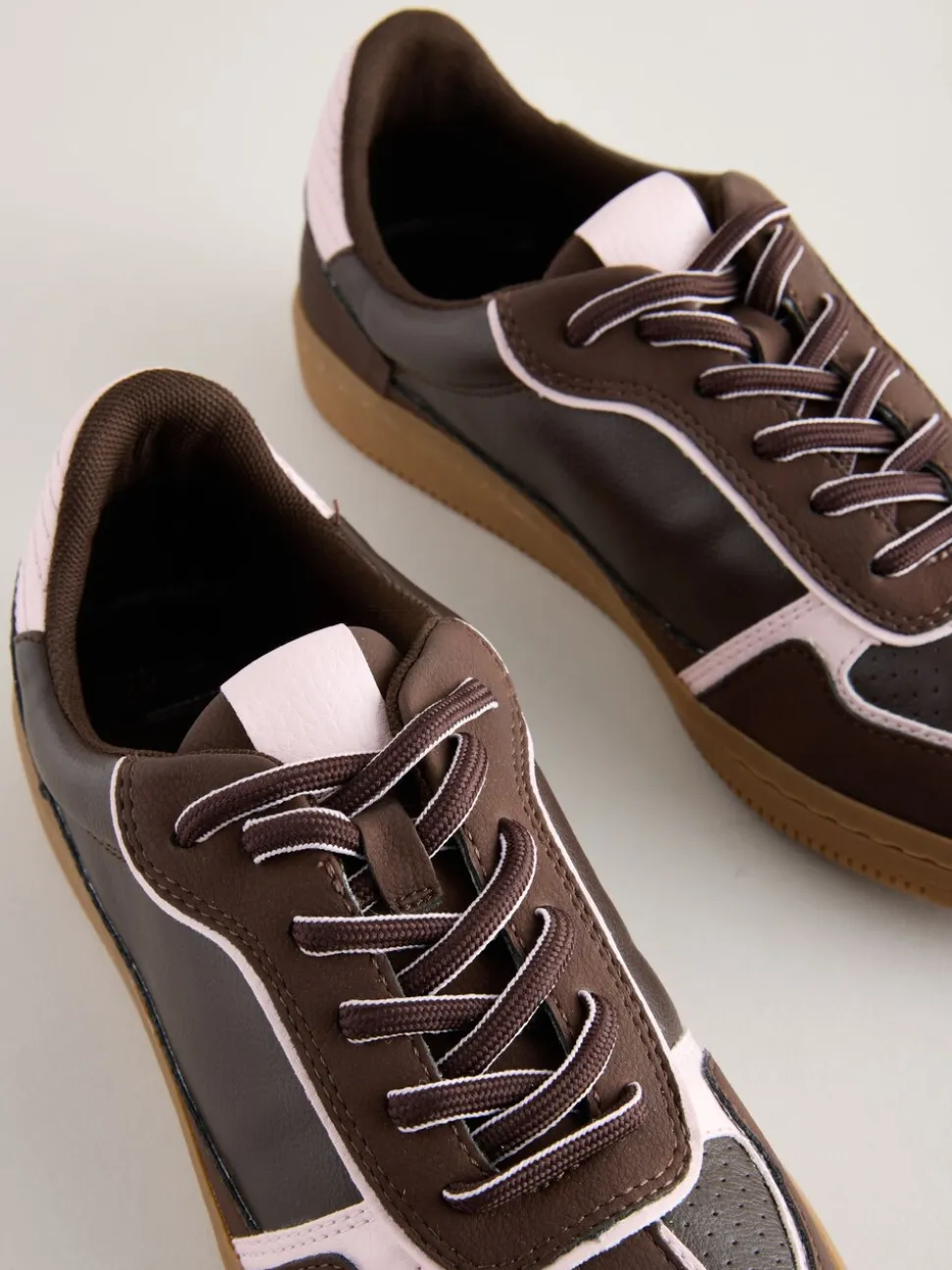 Chocoladebruin - Sneaker met veters