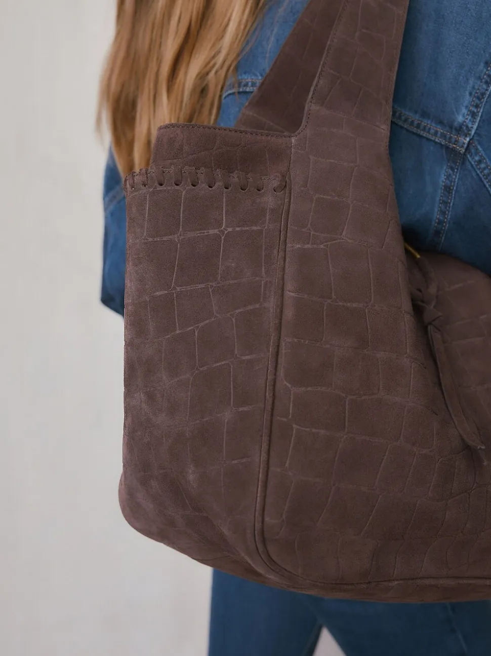 Chocoladebruin - Suede Croc Effect Shoulder Bag