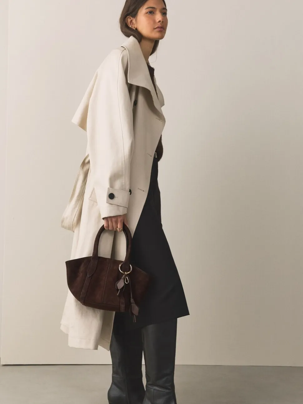 Chocoladebruin - Suede Flower Charm Cross-Body Bag