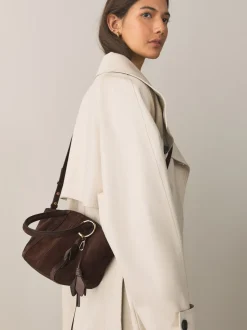 Chocoladebruin - Suede Flower Charm Cross-Body Bag
