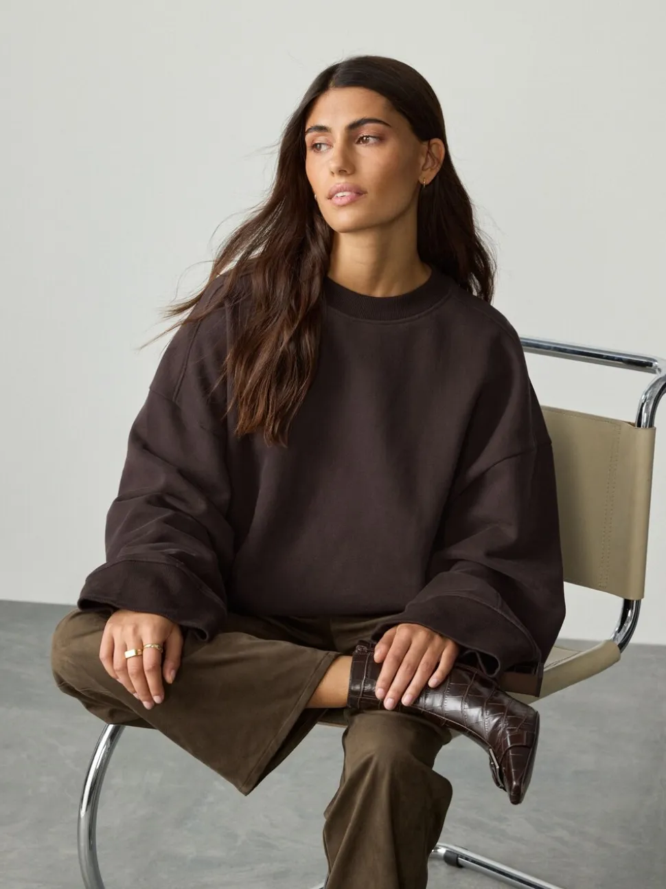 Chocoladebruin - Verfijnd sweatshirt met ronde hals, lange mouwen en ribbels