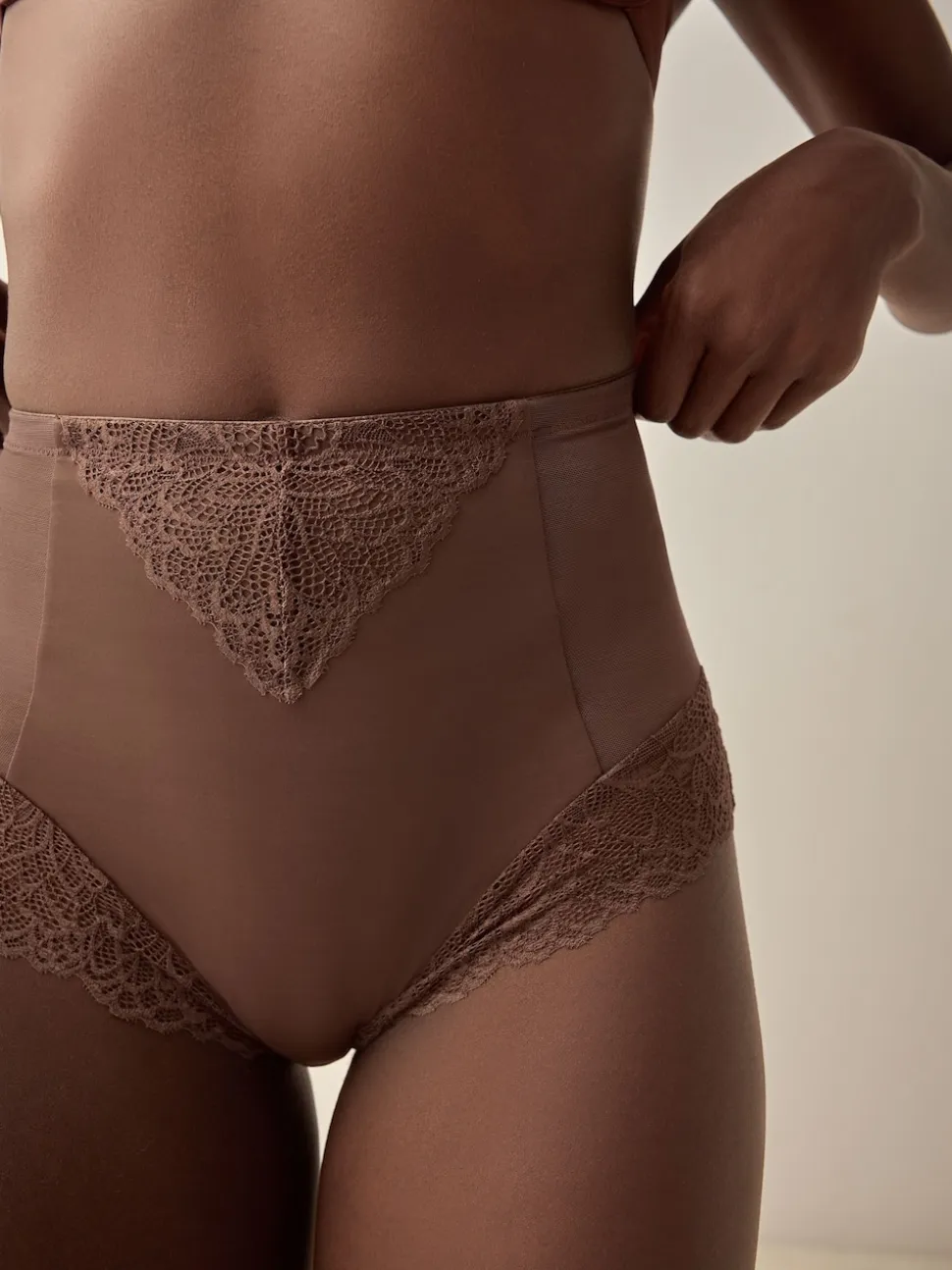 Chocoladebruin - Vormende slip met stevige buikcorrectie