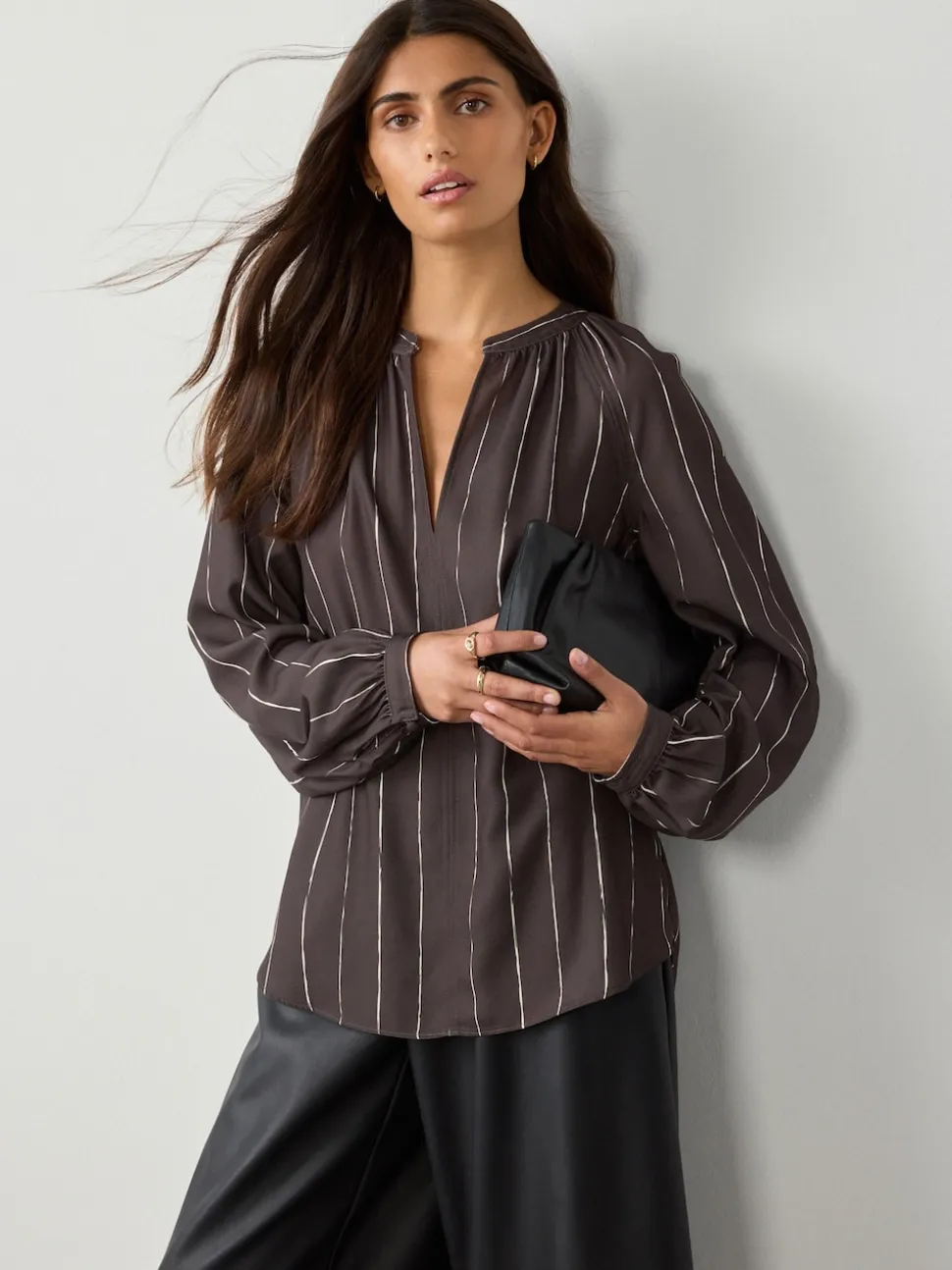 Chocoladebruin gestreept - Blouse met V-hals en lange mouwen