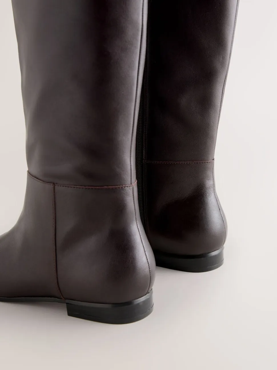 Chocoladebruin leer - Forever Comfort® - Platte kniehoge laarzen met stompe neus