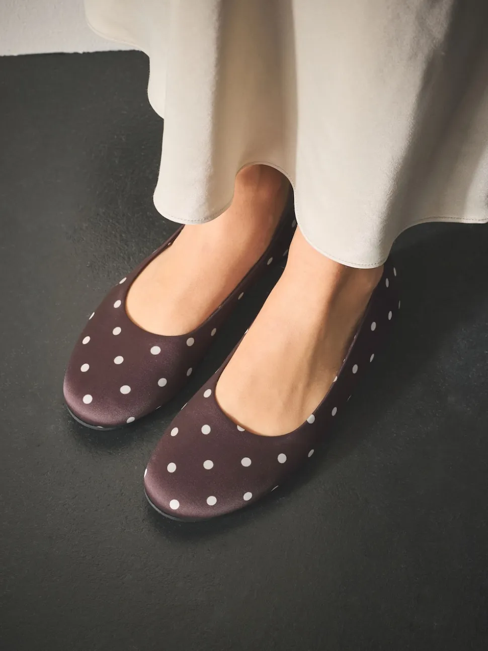 Chocoladebruin met stippen - Forever Comfort® Round Toe Ballerinas
