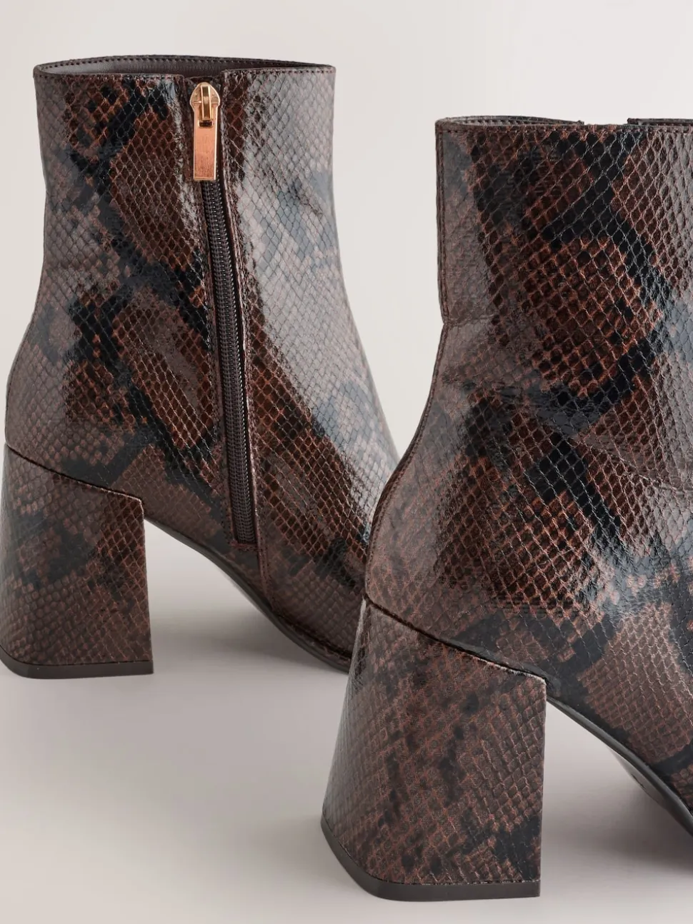 Chocoladebruin Slang - Forever Comfort® Square Toe Block Heel Ankle Boots