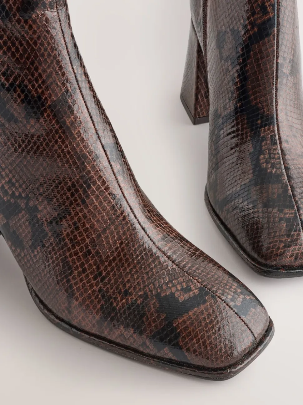 Chocoladebruin Slang - Forever Comfort® Square Toe Block Heel Ankle Boots