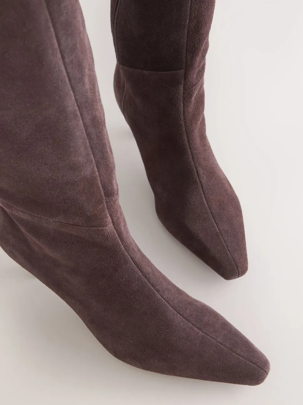 Chocoladebruin suède - Forever Comfort® Knee High Chisel Toe Heeled Boots