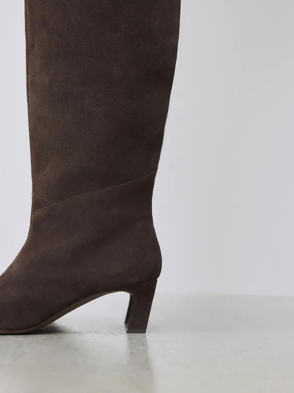 Chocoladebruin suède - Forever Comfort® Knee High Chisel Toe Heeled Boots