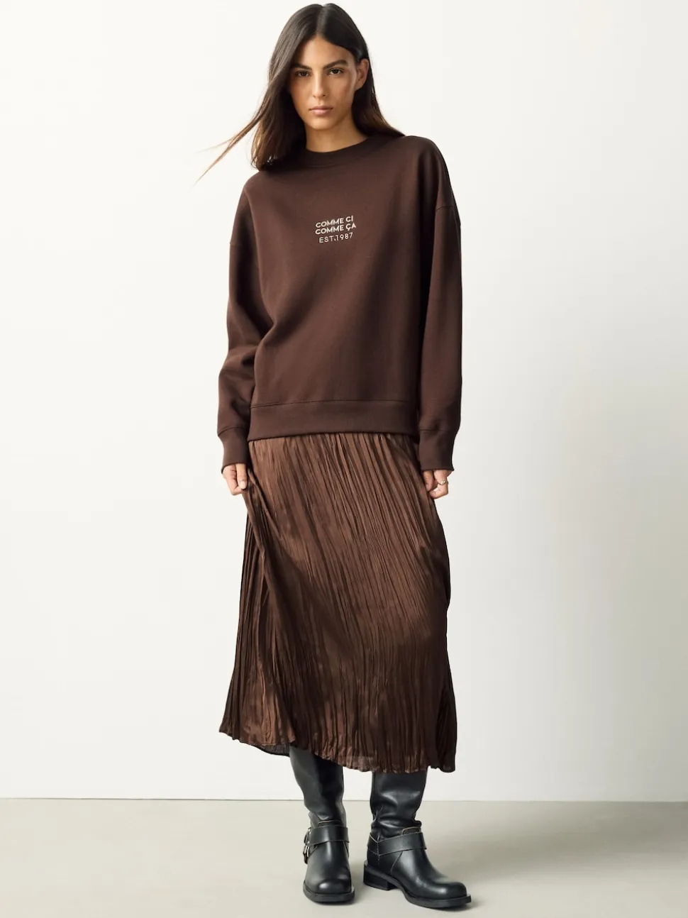 Chocoladebruine borduurwerk - 2-In-1 Sweatshirt met Satijnen Midi Rok