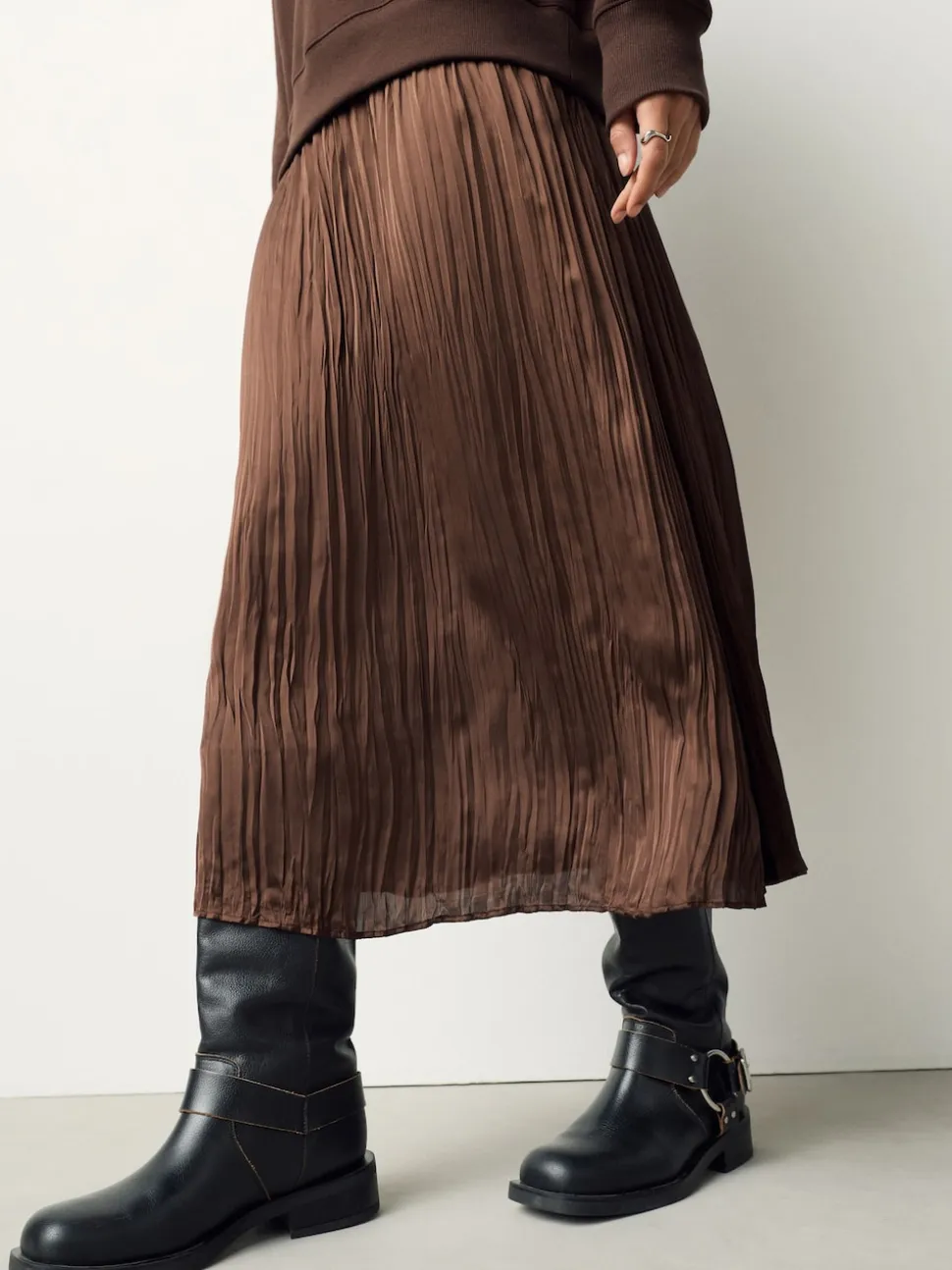 Chocoladebruine borduurwerk - 2-In-1 Sweatshirt met Satijnen Midi Rok