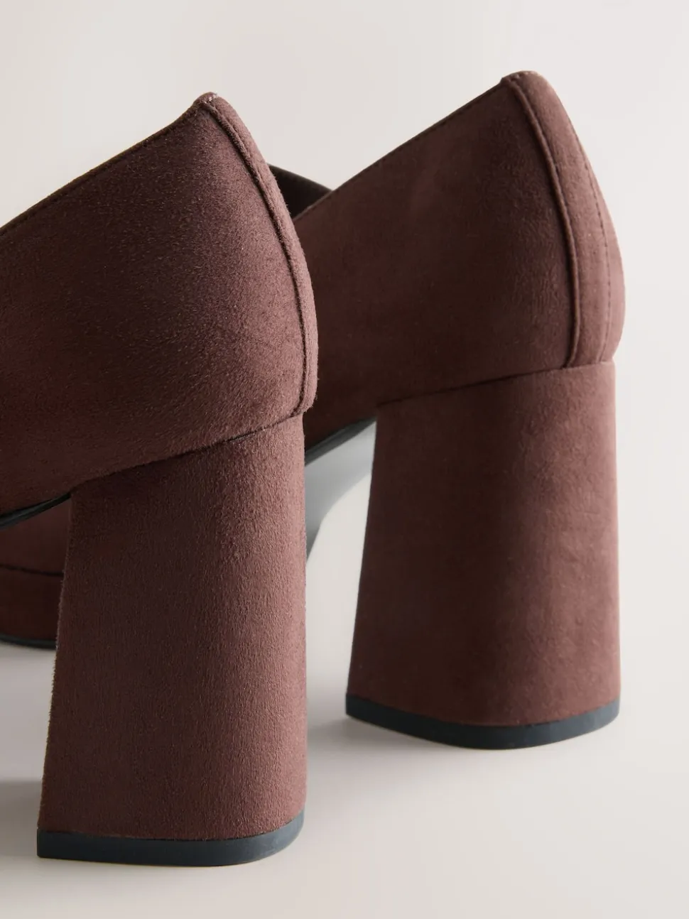 Chocoladebruine microvezel - Forever Comfort® Brogue Mary Jane Platform Blokhakken met Plateauzool