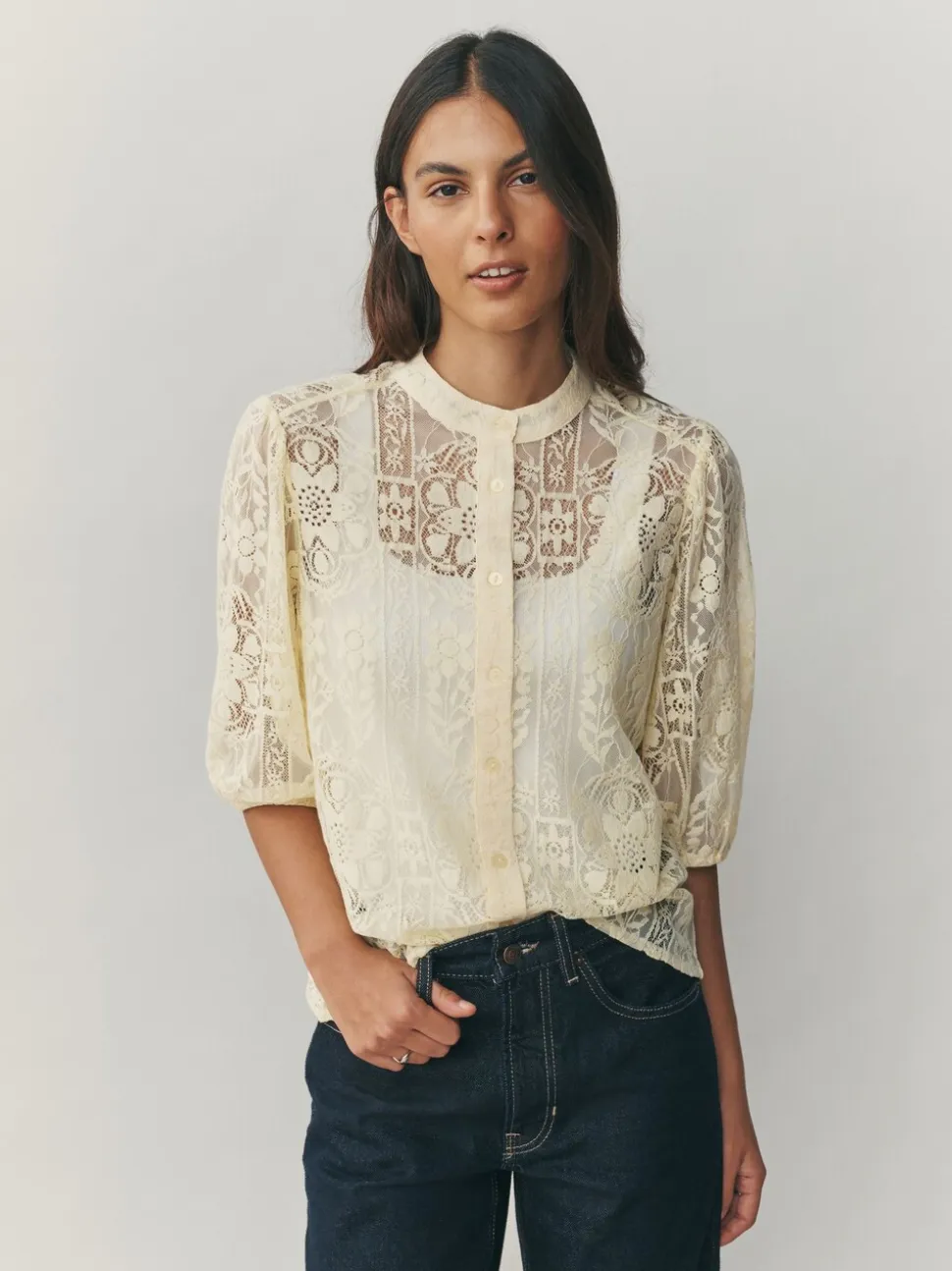 Citroengeel - Lace Half Sleeve Blouse