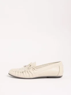 Crème - Lipsy casual mocassin instappers van imitatieleer met studs