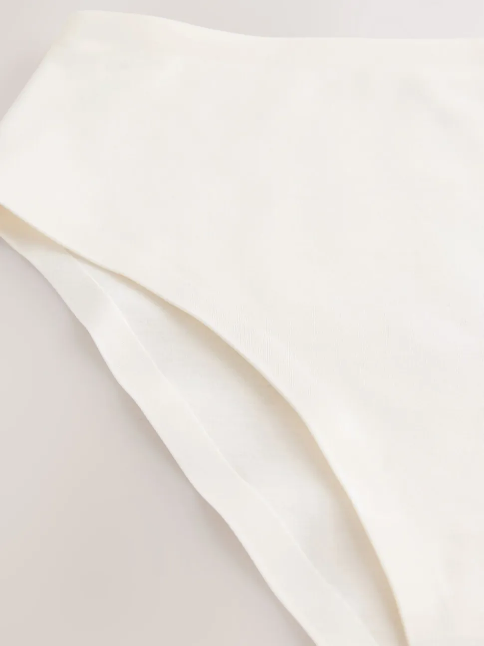 Crème - Vormgevend slipje met buikcorrectie van premium katoenmix