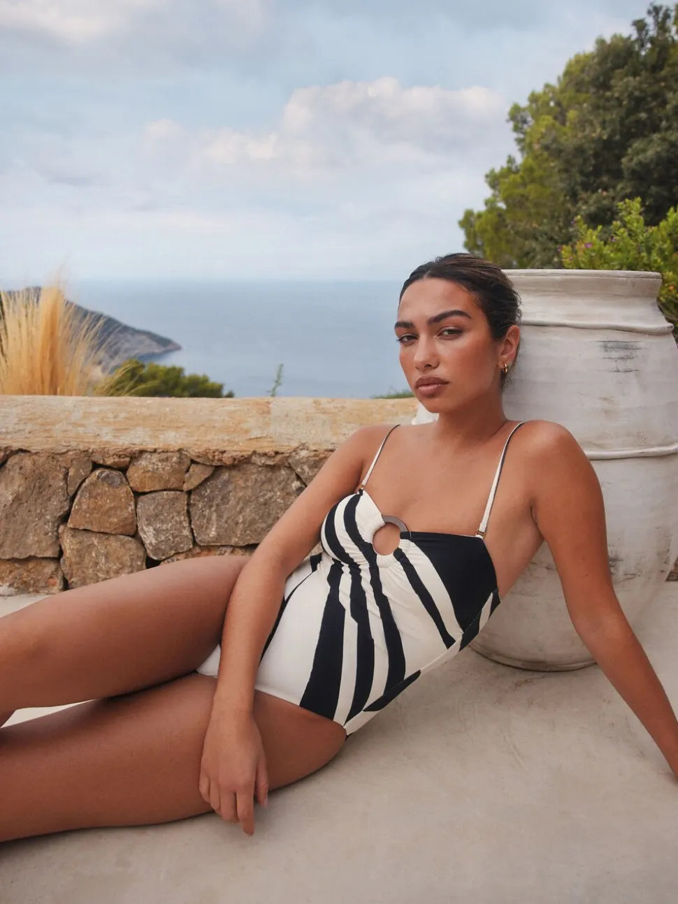 Crèmekleurig/zwart-gestreept - Hardware Tummy Control Bandeau Swimsuit