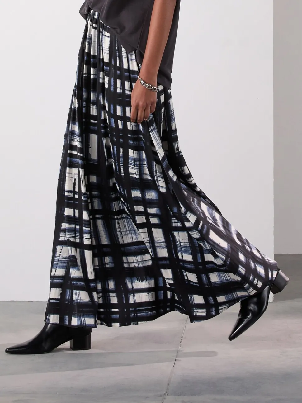 Crème/marineblauw ruit - Satin Pleated Maxi Skirt