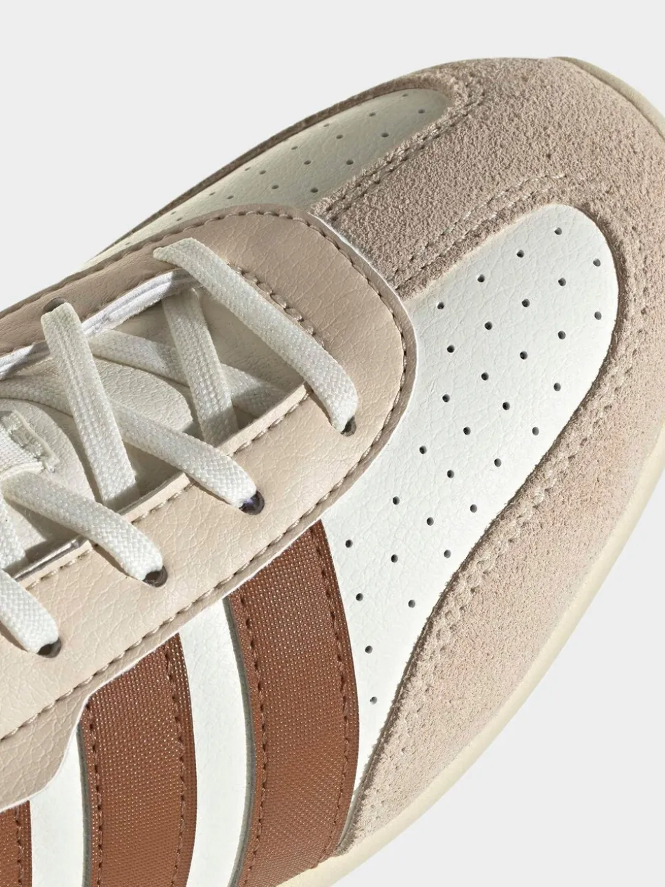 Crème/wit - adidas Barreda Lo Trainers