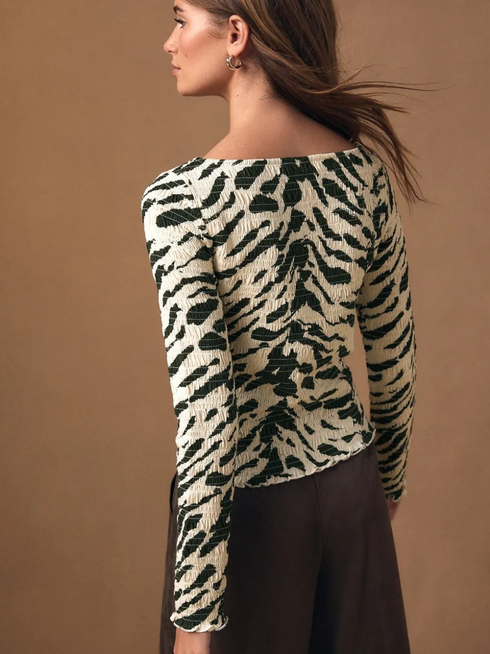 Dierenprint - Shirred Long Sleeve Slash Neck Top
